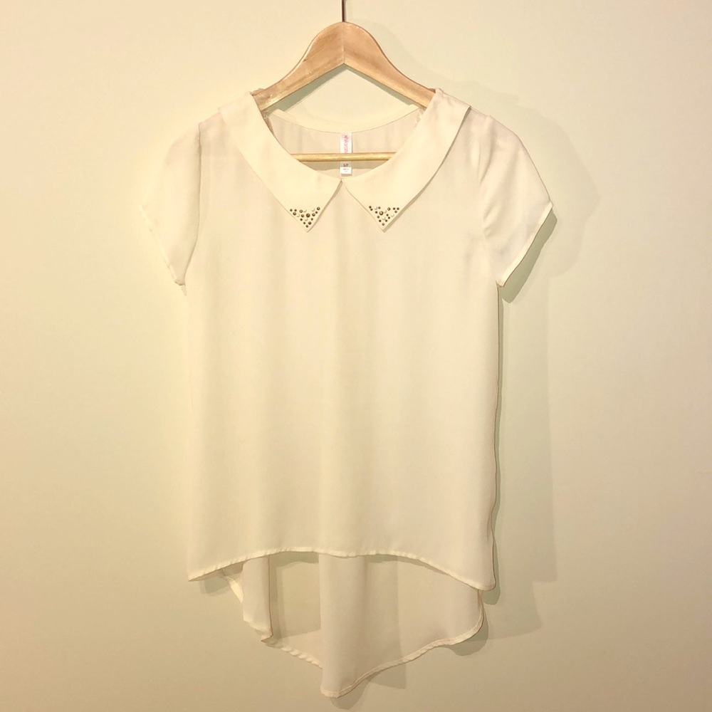 Cute short sleeve blouse in beige